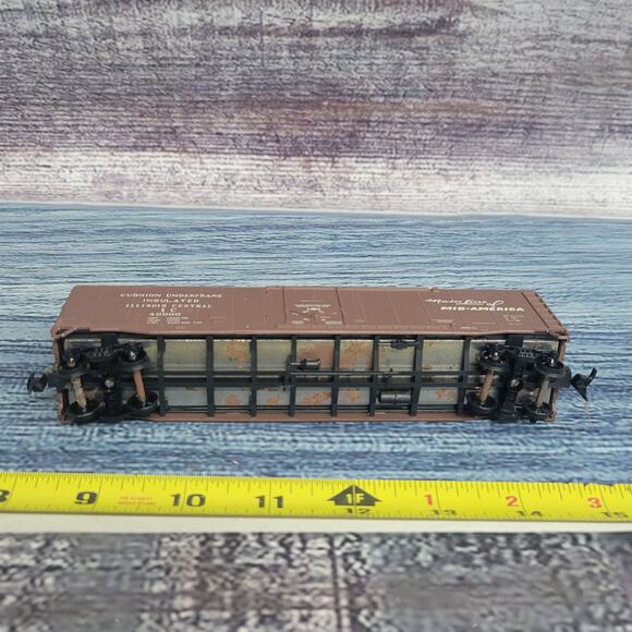 H.O scale main line of mid-America Illinois central boxcar brown and white - Picture 8 of 8